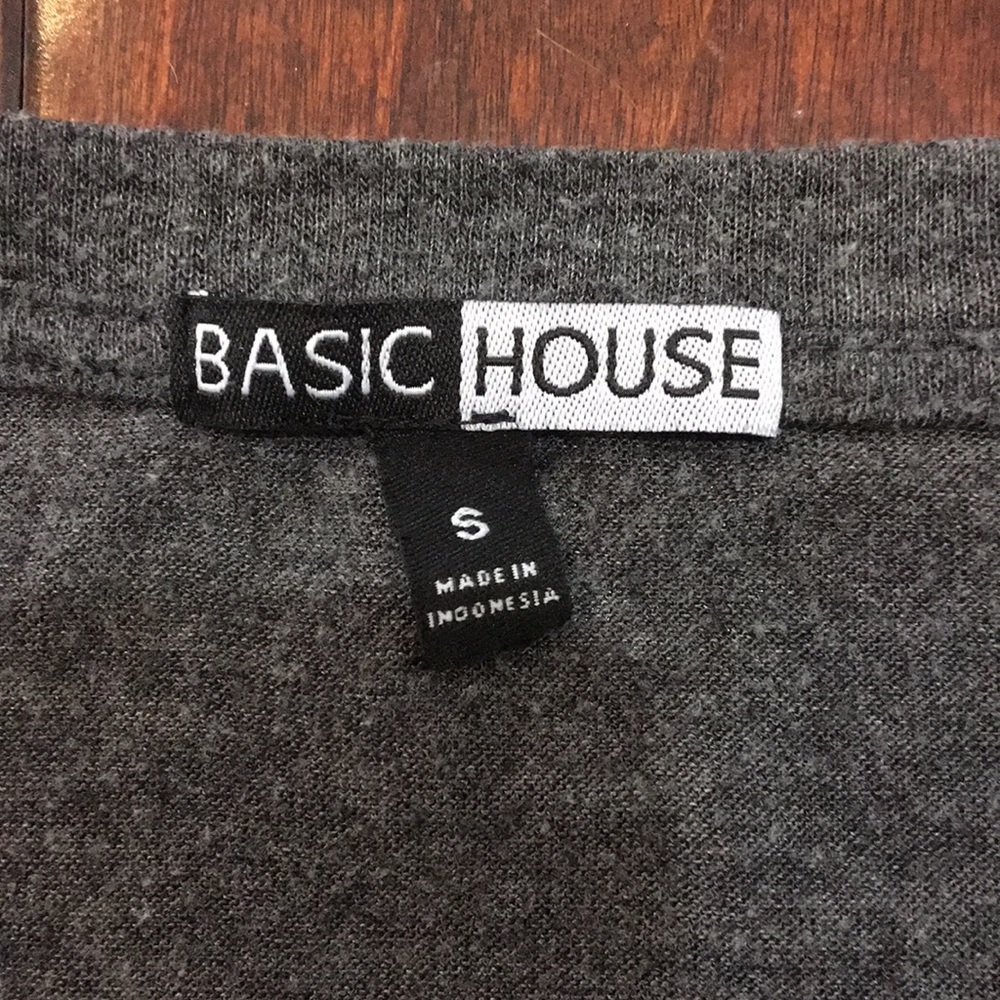 Basic Gray Top - Picture 3 of 3